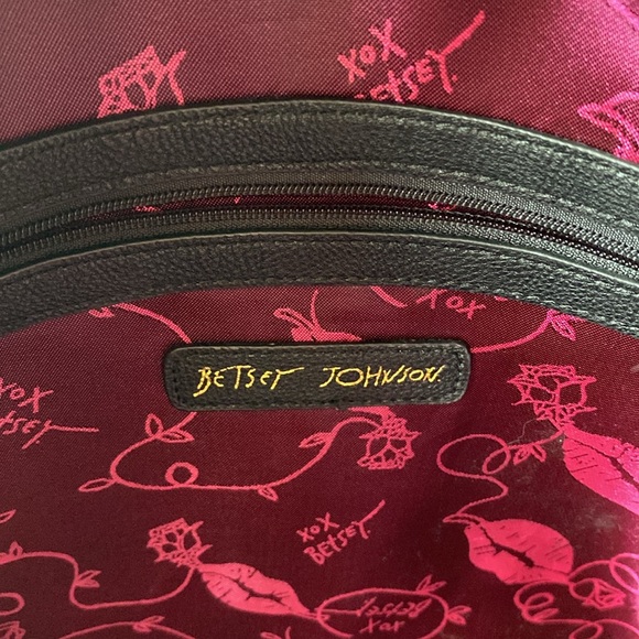 Betsy Johnson black and white heart back pack with matching zipper pouch - Picture 12 of 16